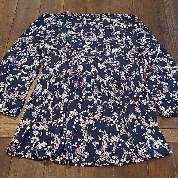 Lane Bryant Navy Surplice Front Floral Peplum Blouse - Picture 5 of 5